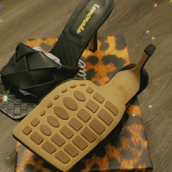 Black leather heels - Picture 5 of 6